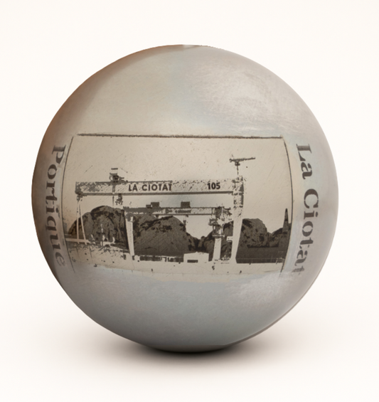 Boule gravée – Le portique